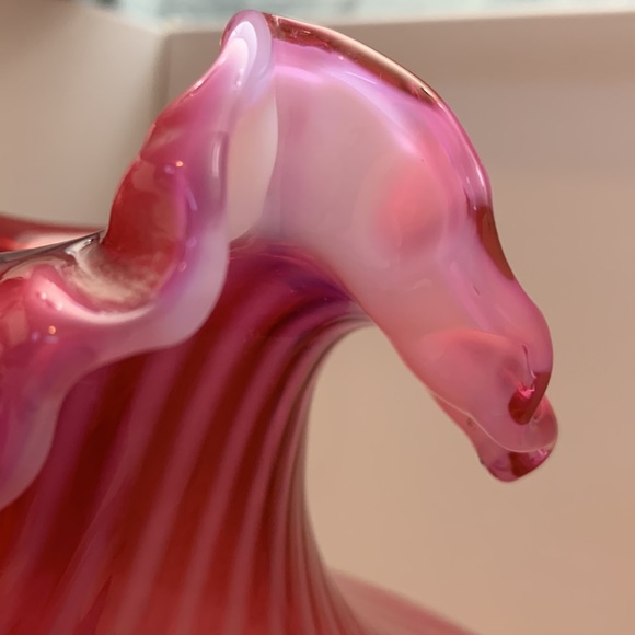 😍 Fenton Cranberry Opalescent Swirl Ruffled Large Round Vase - Picture 12 of 17